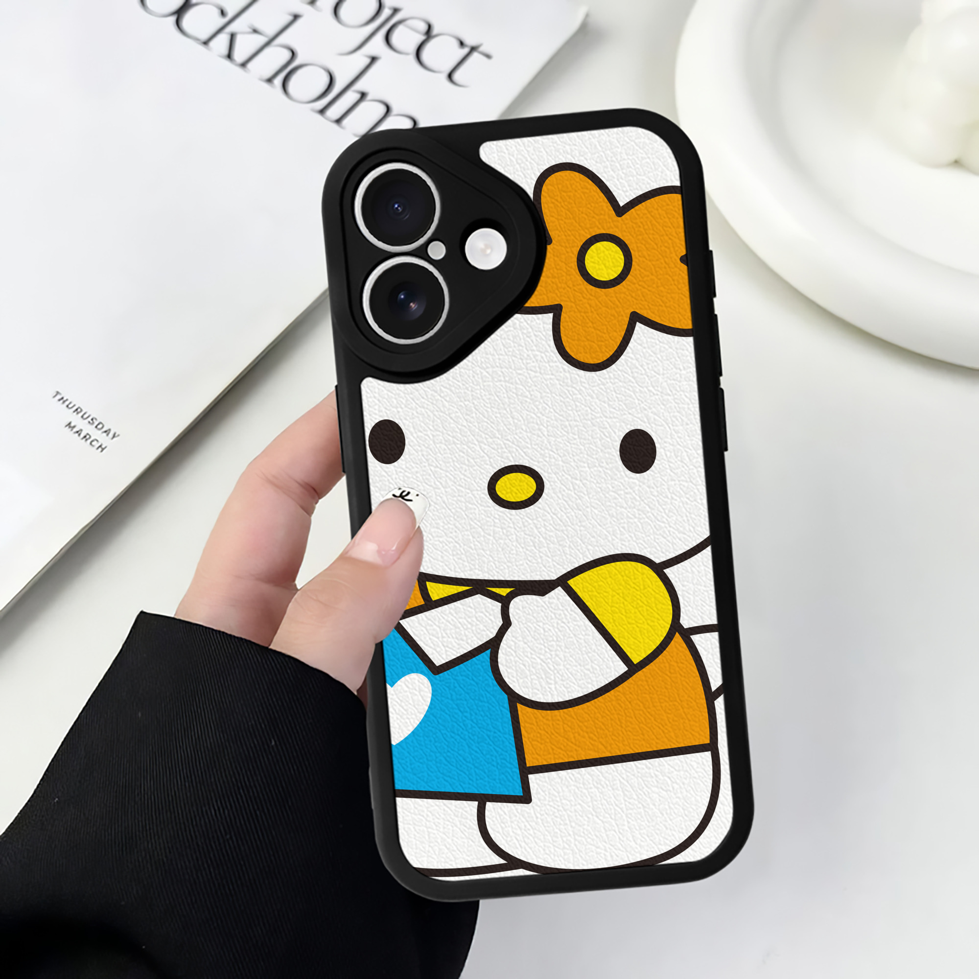 （画像用） Hello Kitty ハローキティ 【iPhone 16シリーズ対応】シリコンスマホケース（レザー調） 材質：シリコン